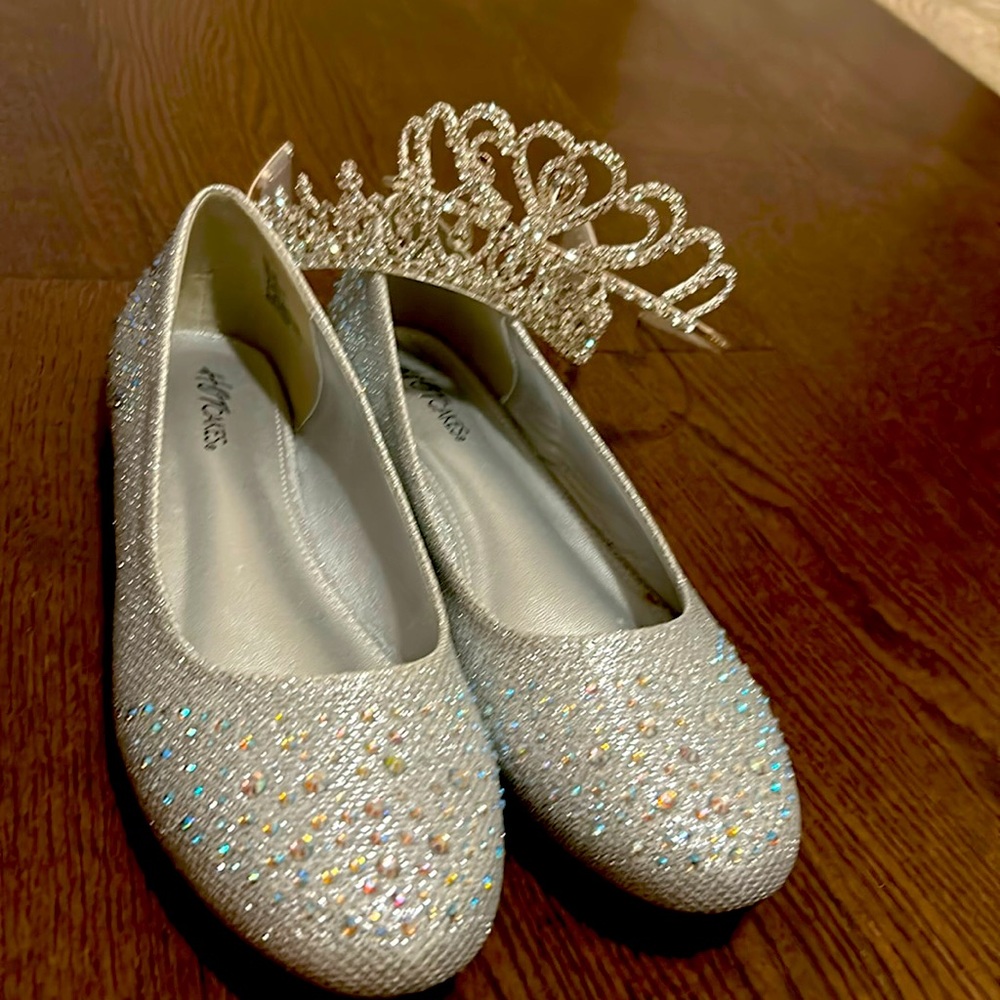 Only wore once but beautiful and comfortable great for wedding or bachelorette